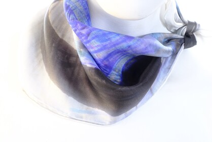 SILK TWILL MINI SCARF: Black Swans