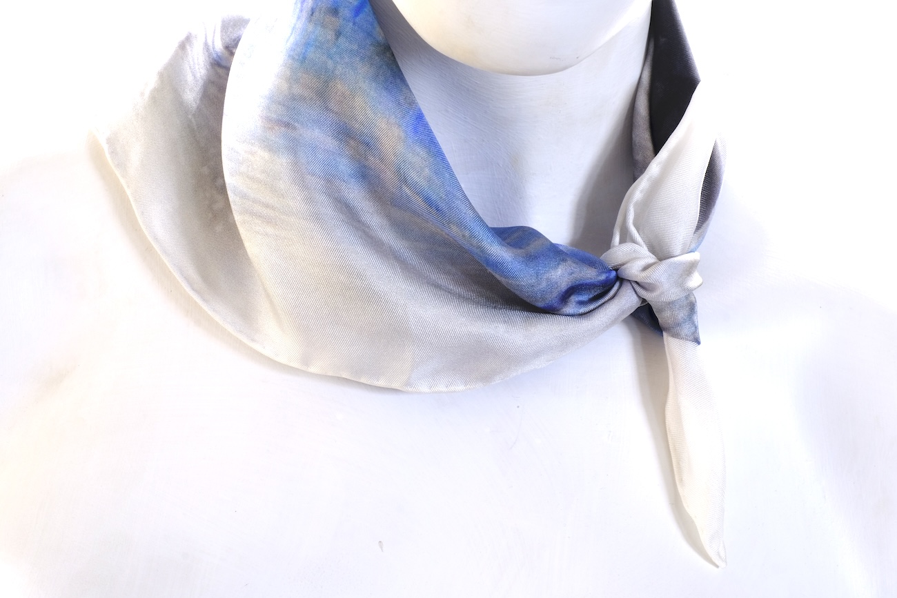 SILK TWILL MINI SCARF: Black Swans