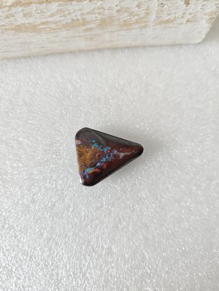Triangle boulder opal