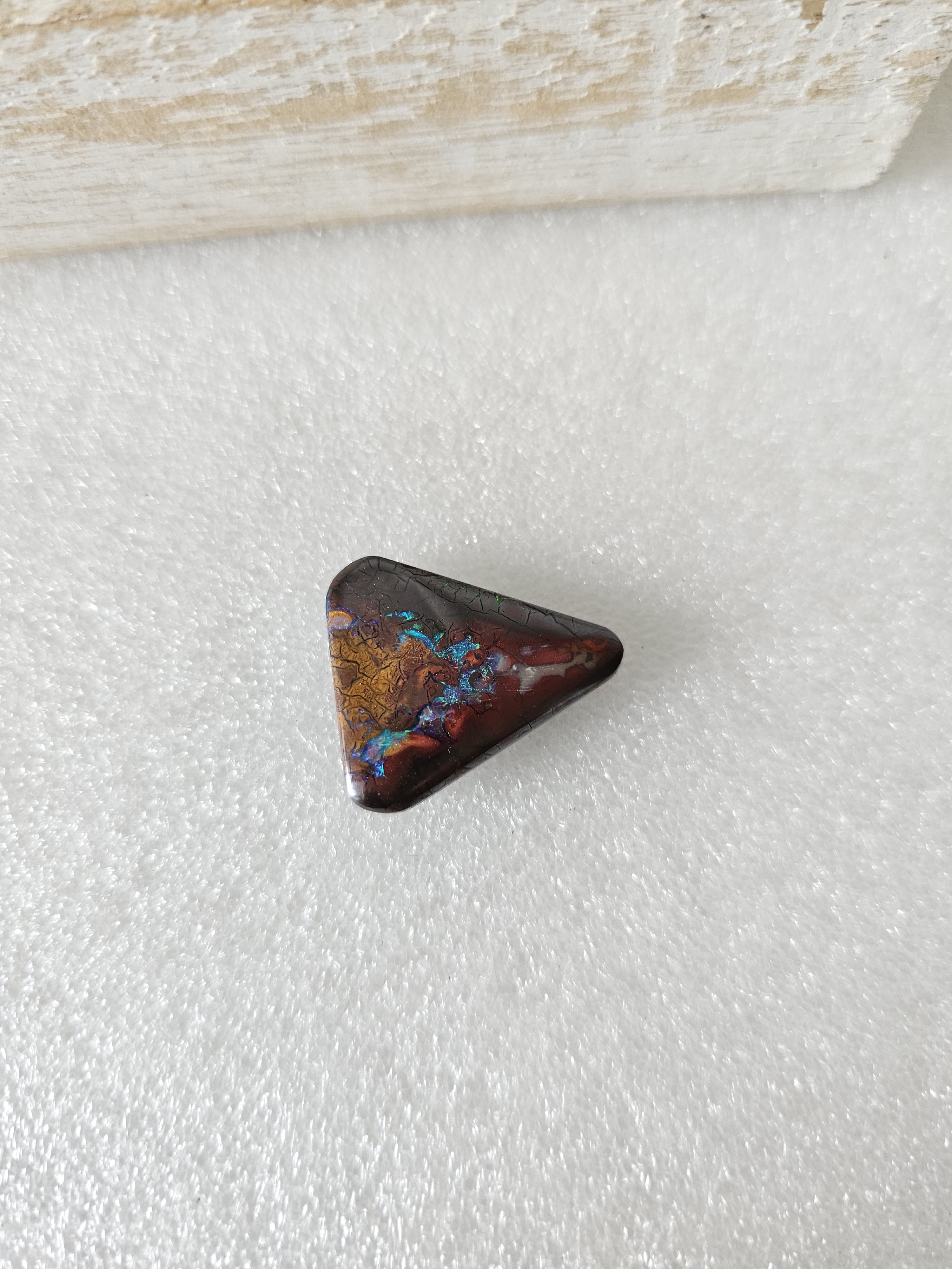 Triangle boulder opal