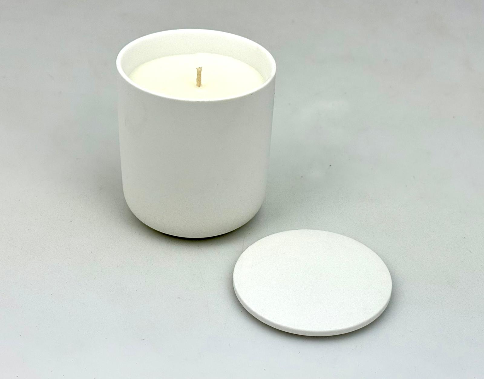 Candle Ceramic White Linen Breeze