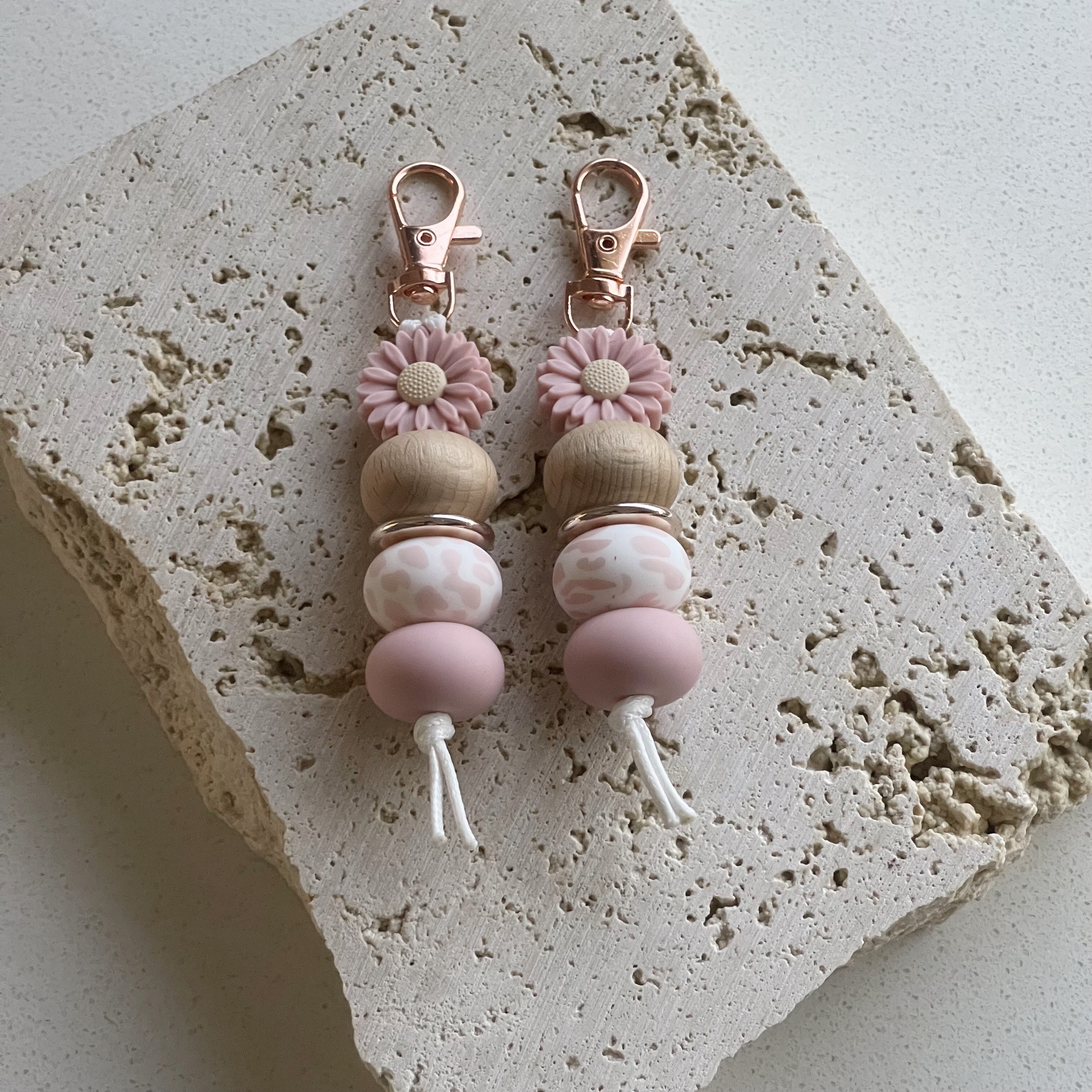 Dusky Rose Daisy Keyring