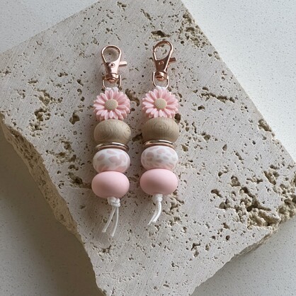 Baby Pink Daisy Keyring