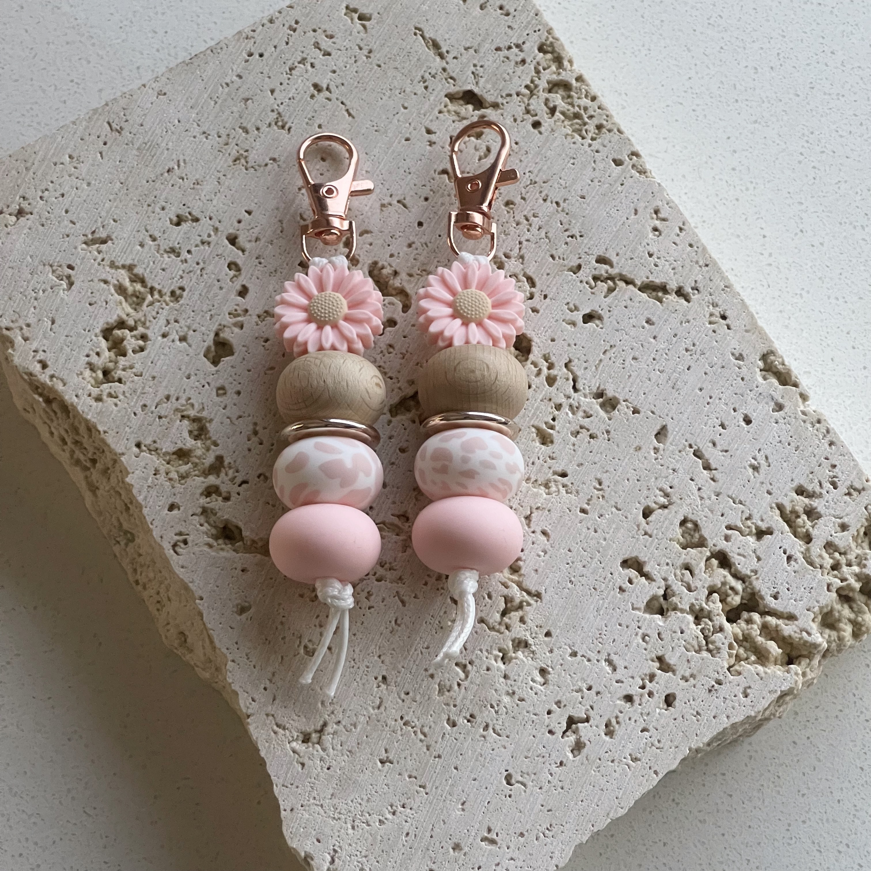 Baby Pink Daisy Keyring