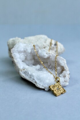 ELLE (PRESSED STAR) PENDANT NECKLACE