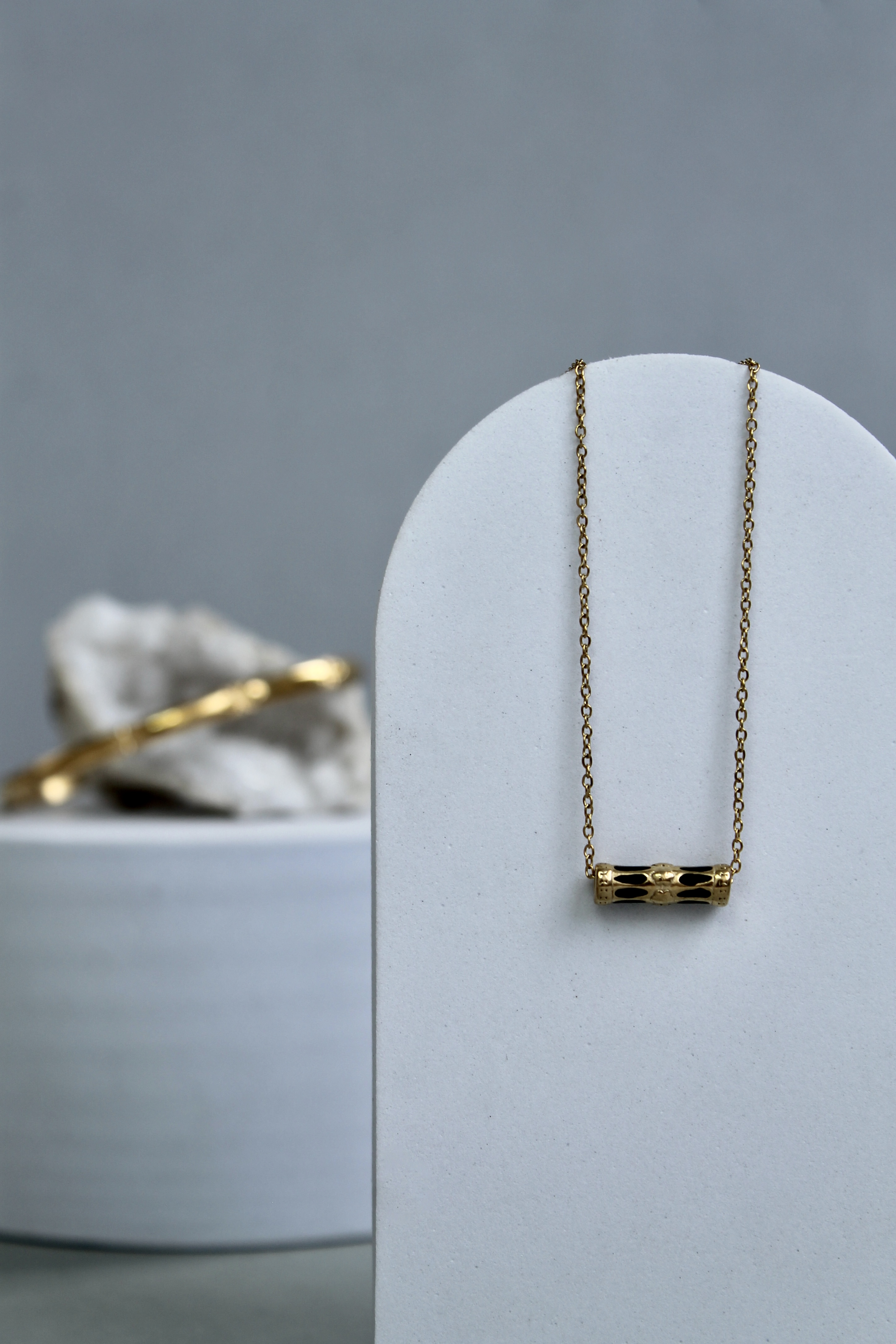 EMPRESS BAR MINI NECKLACE