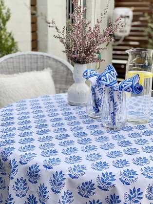 Blue/white round tablecloth 180cm