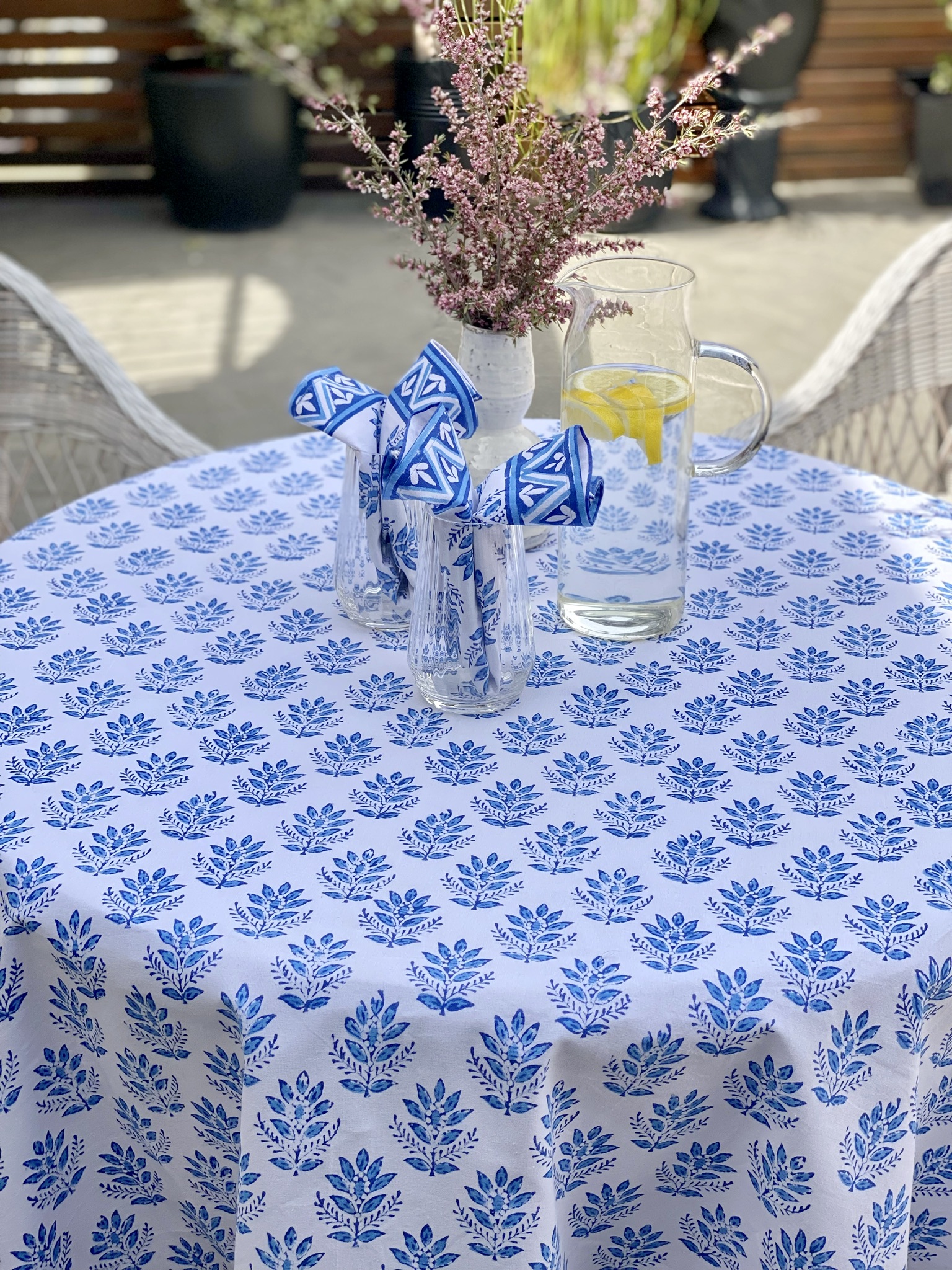 Blue/white round tablecloth 180cm