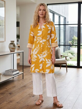 Long shirt in mustard leaf print L/XL