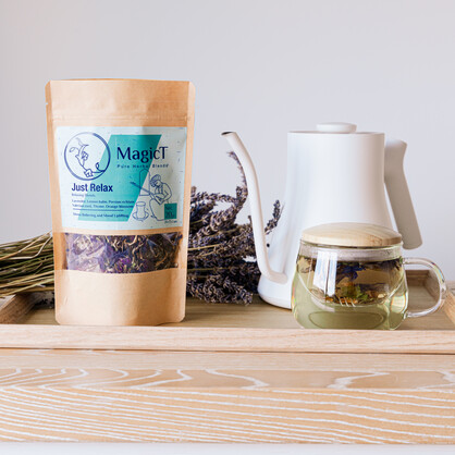 Just relax: Lavender, Persian Echium, Valerian root, Lemon Balm, Thyme, Orange blossom