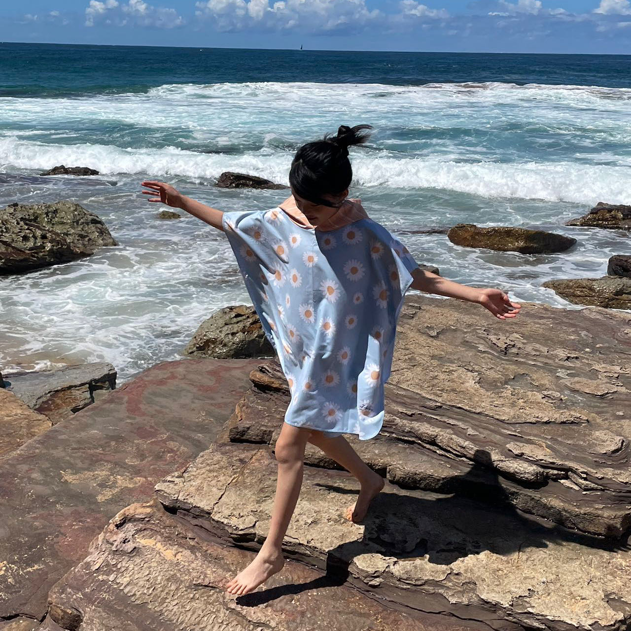Sand Free Kids Hooded Towel - Daisy