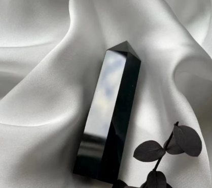 Black Obsidian Crystal Tower Point Generator - Protection