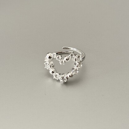 Vero heart ring