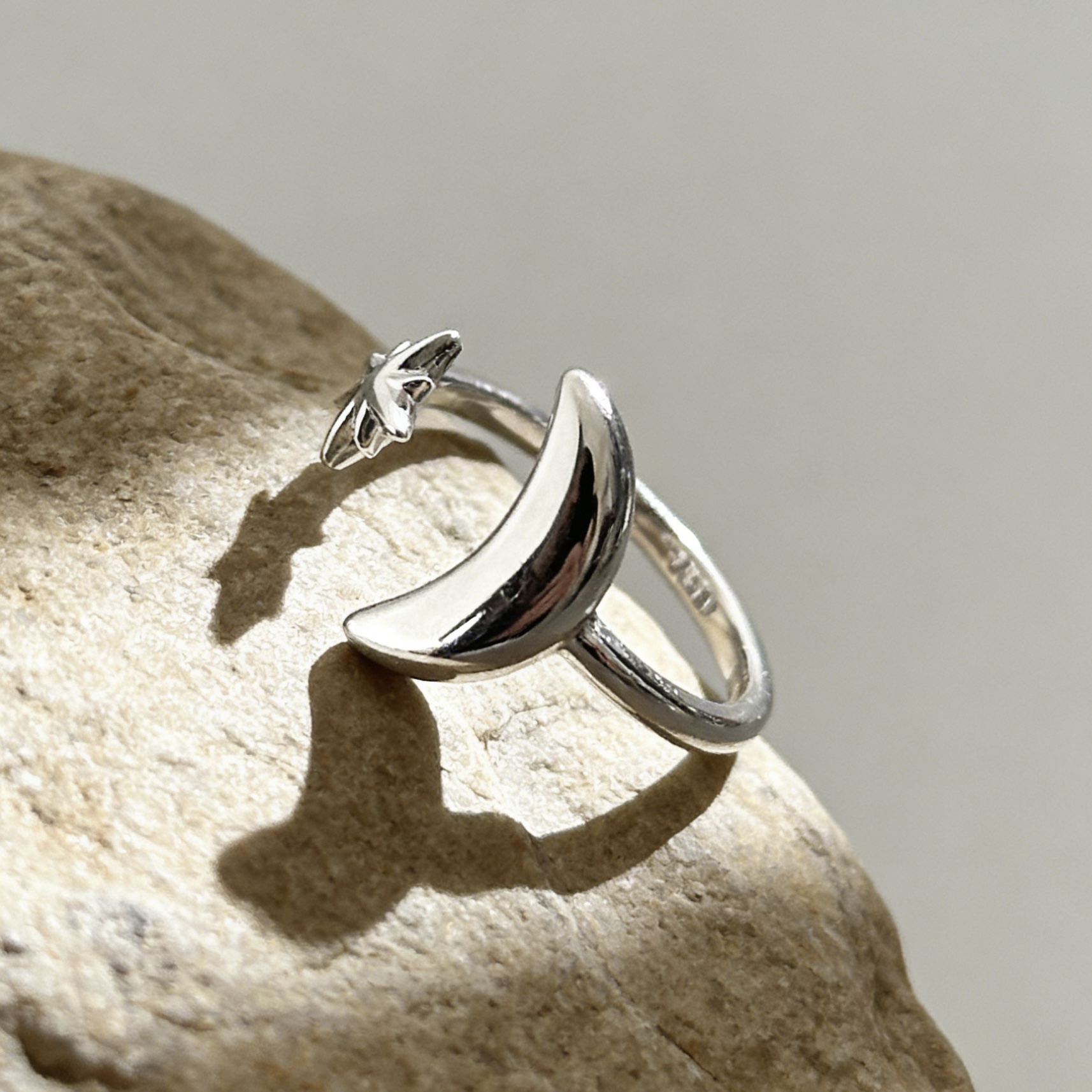 Soleil moon ring
