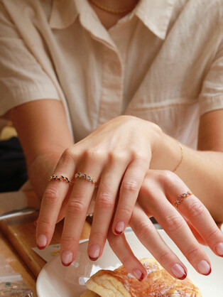 Adeline leaf ring (black)