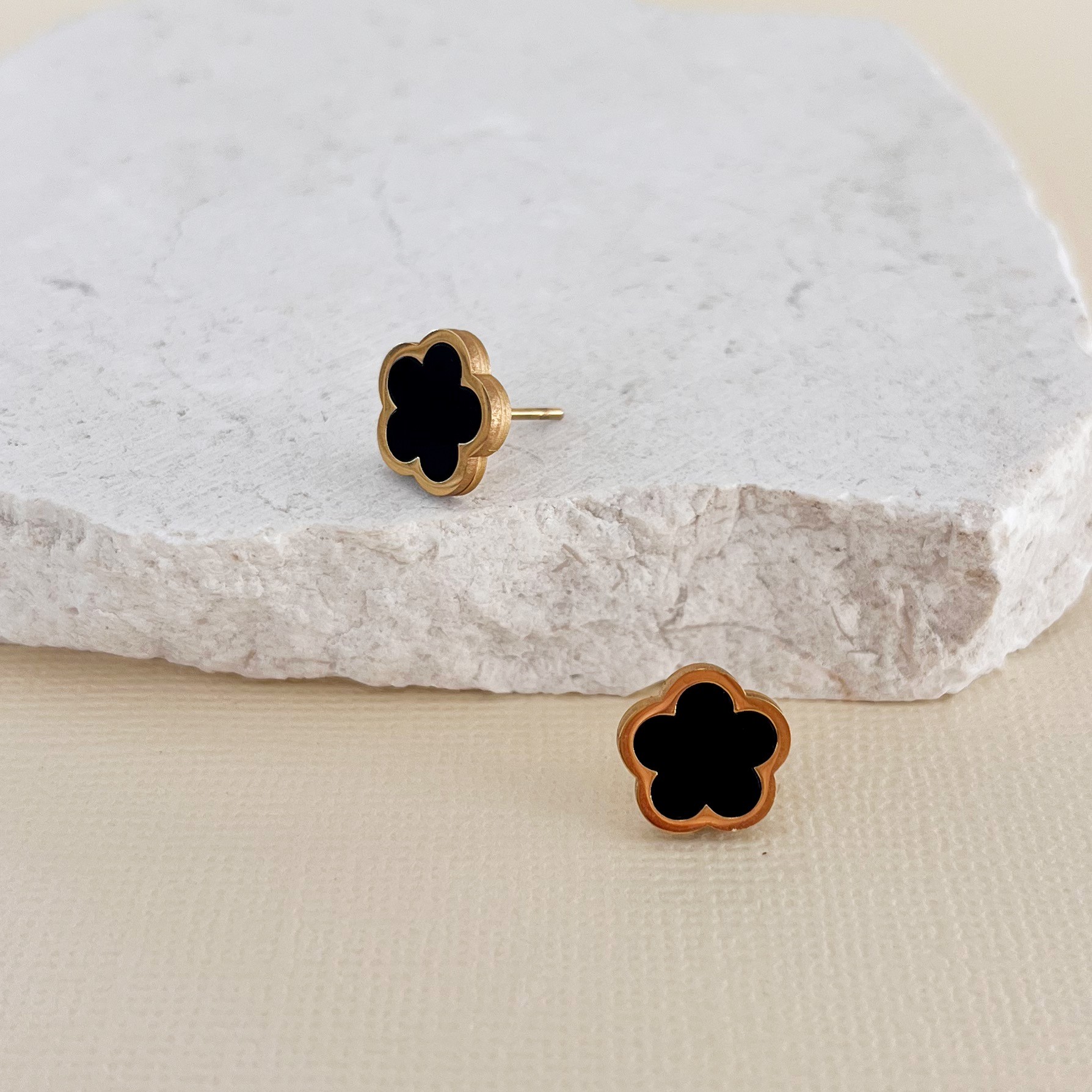 Maison Flower Earrings | Black