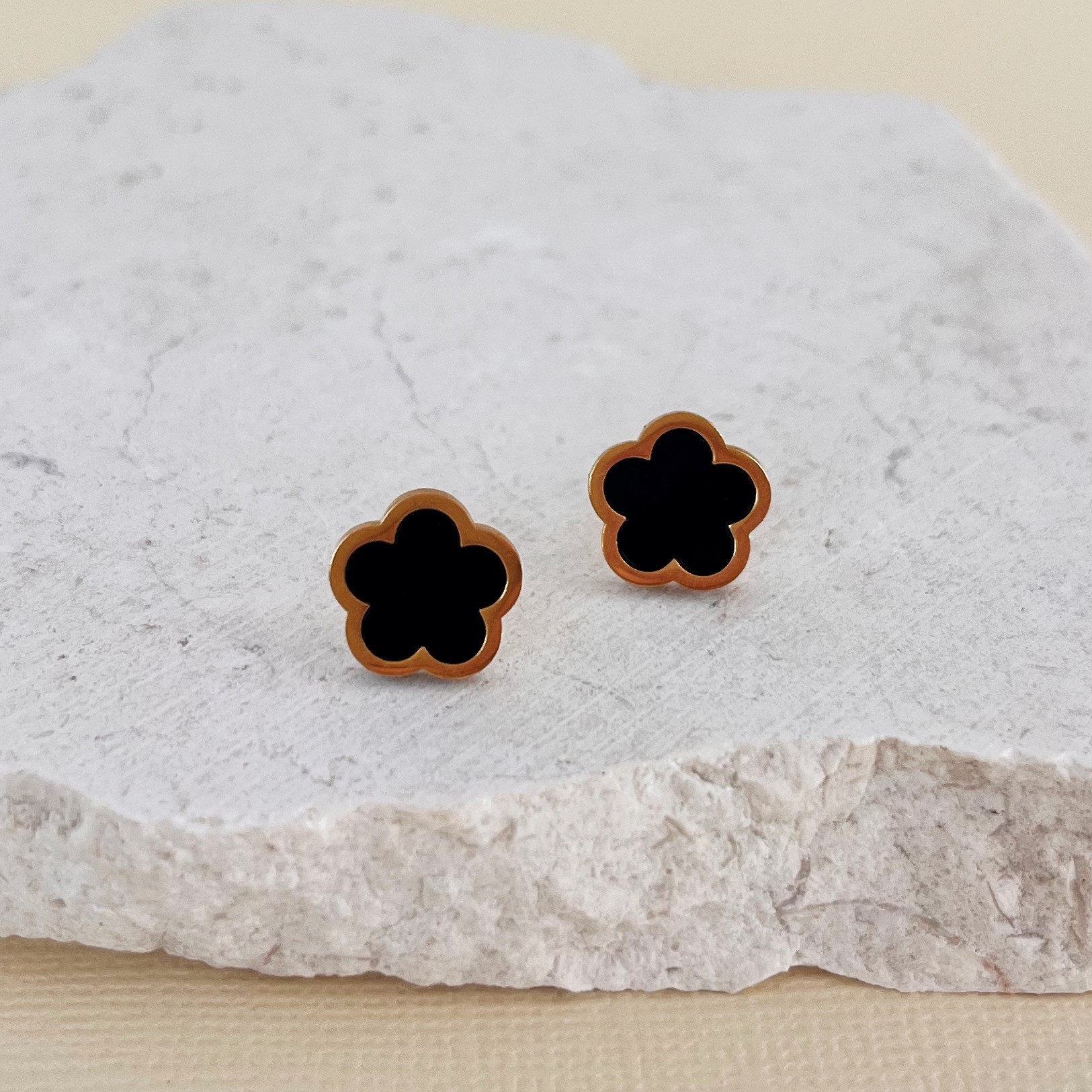 Maison Flower Earrings | Black