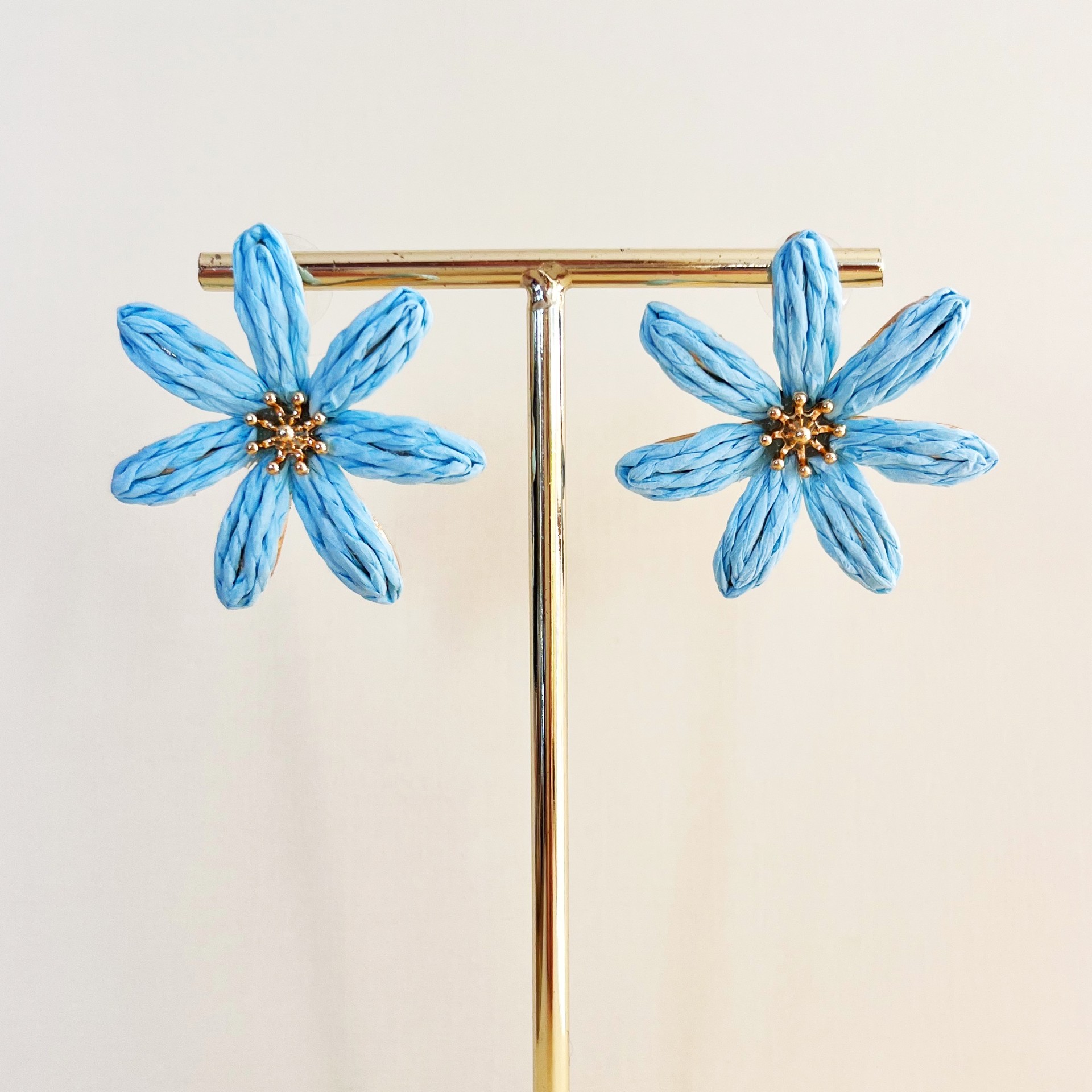 695 Tahitian Gardenia Earrings | Blue