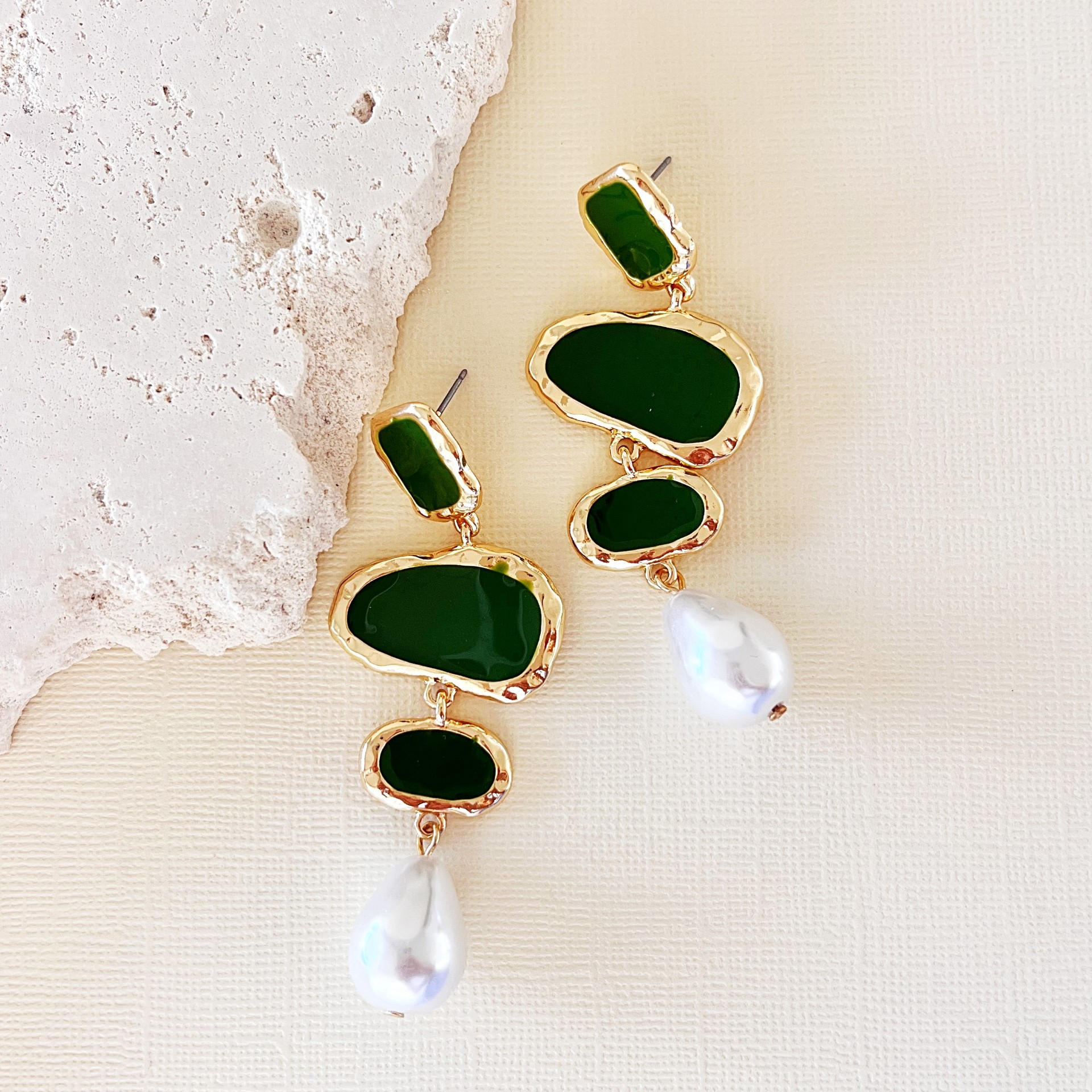 Sloan Pearl Earrings | Green