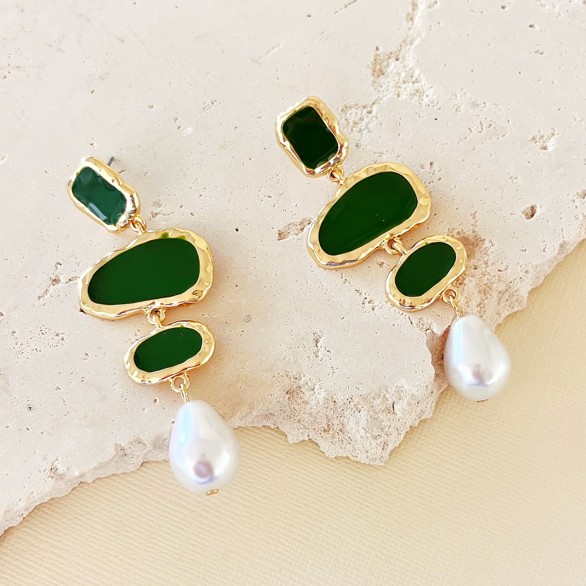 Sloan Pearl Earrings | Green
