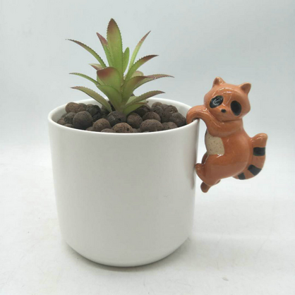 Racoon Pot Sitter