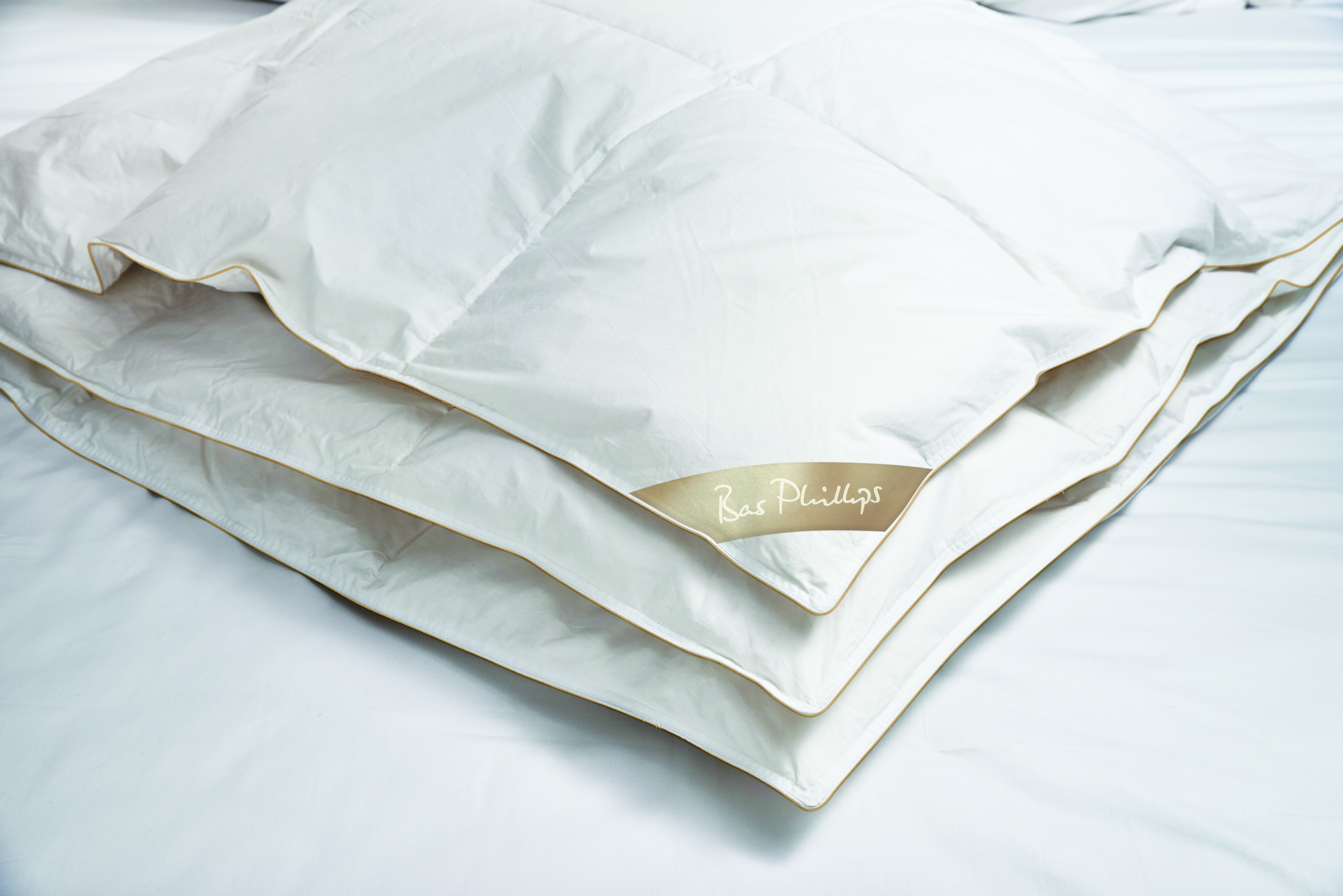 White. Premium Loft Quilt 350gsm  - Bas Phillips