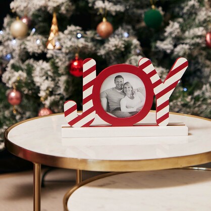 JX6185 | Wooden Red Christmas Photo Frame with 3D 'JOY' Design - Holds Circular Photos - Festive Holiday Decor