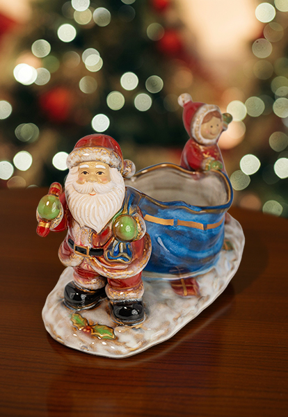 Santa Claus is coming to  town