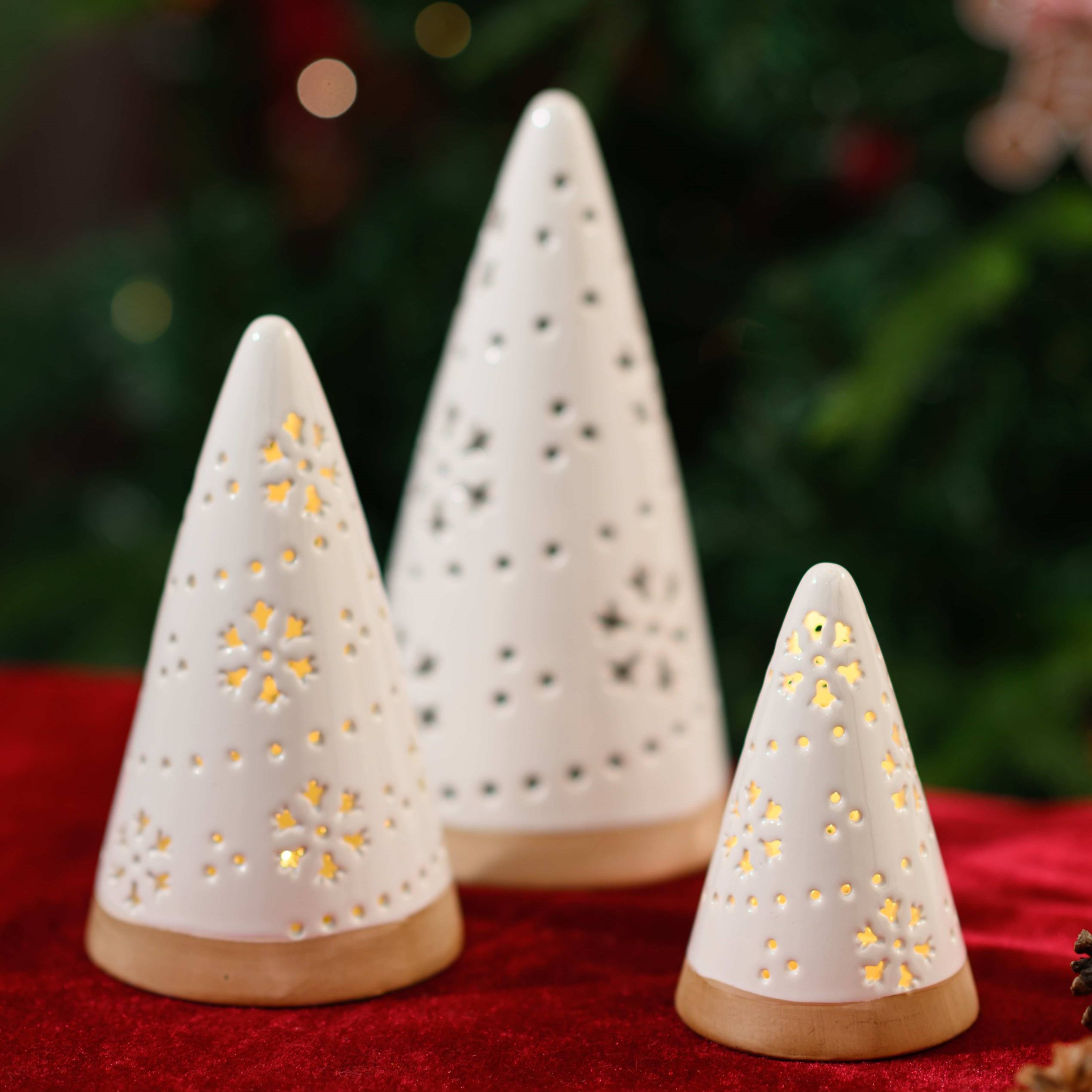 PORCELAIN X'MAS WHITE CHRISTMAS TREE WITH LED LIGHT