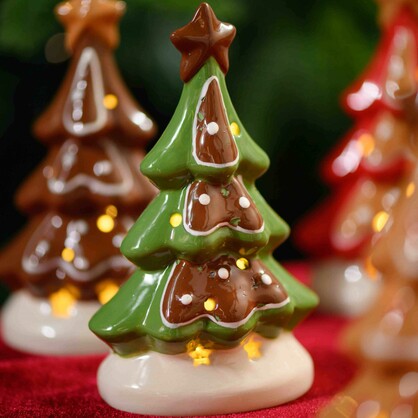 CERAMIC GREEN GINGERBREAD X'MAS TREE WITH LED LIGHT (3XLR44)