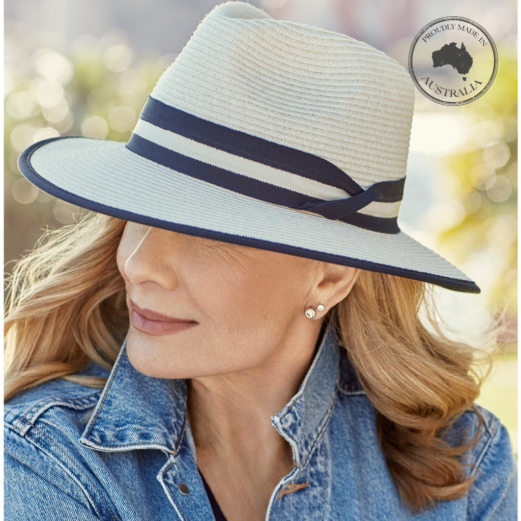 DH024 IVORY/NAVY 58CM (M) - WINDSOR FEDORA