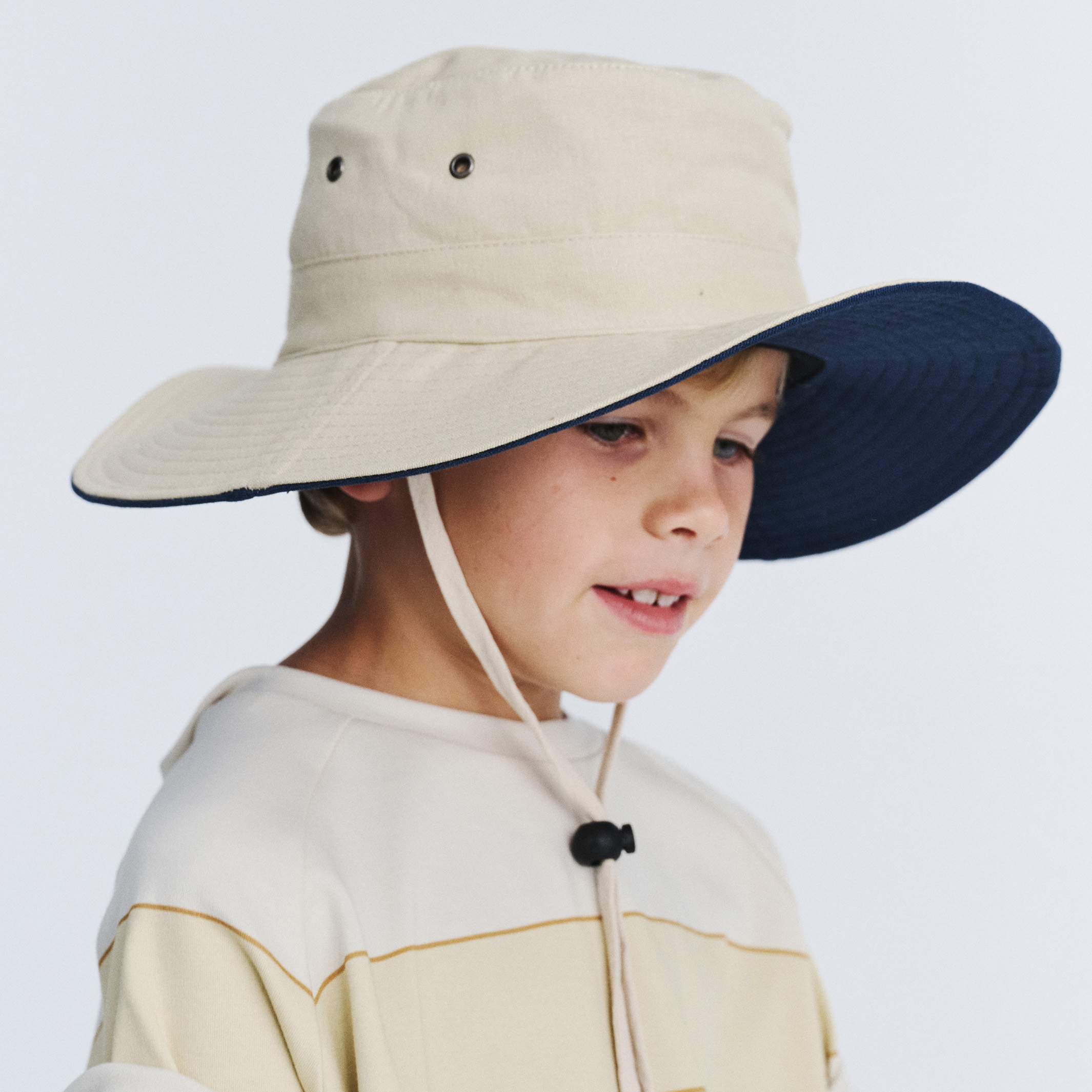 B893 BEIGE/NAVY 52CM - SYMONDS CRICKET HAT