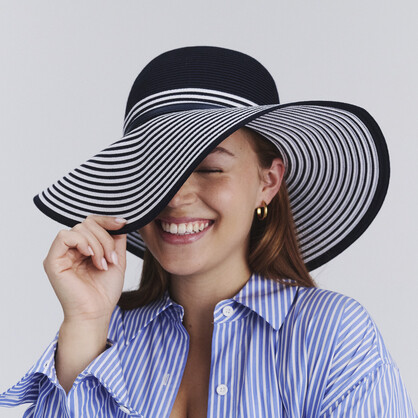 PL420 NAVY/WHITE 58CM (M/L) - AMY STRIPED CAPELINE