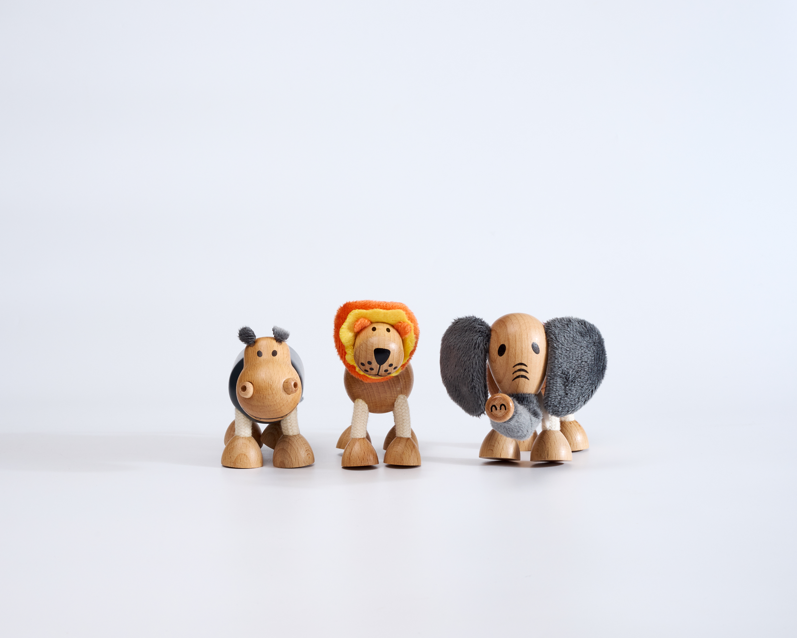 Roaming Mountains Mini Bundle – 3 Safari Animals in Crate
