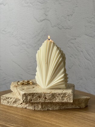 Hamptons Eco-Friendly Sculptural Soy Wax Candle