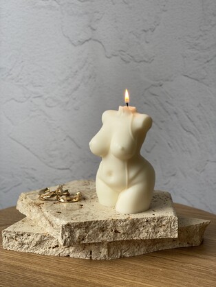 Peachy Eco-Friendly Curvy Body Sculptural Soy Wax Candle