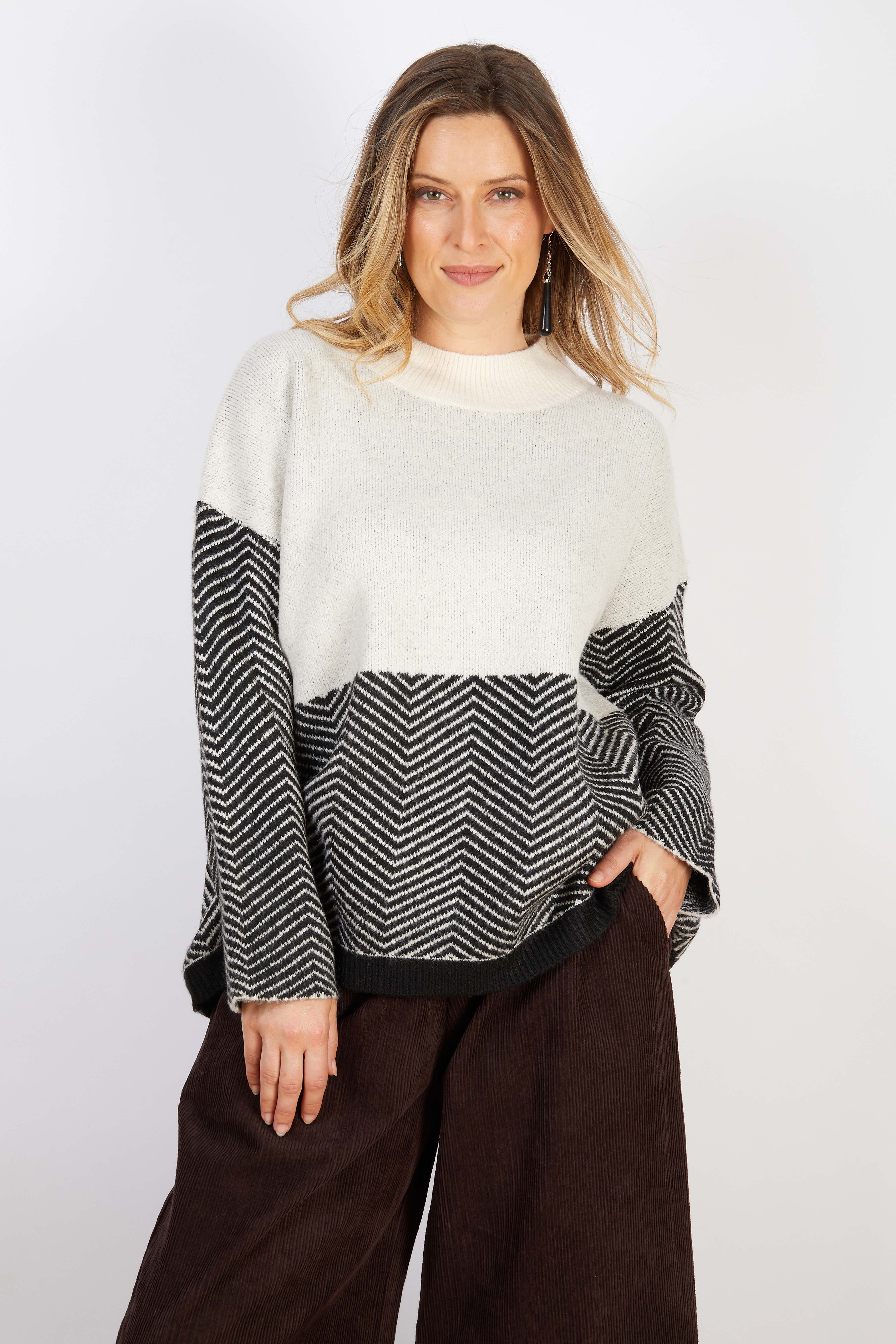 WOOL BLEND KNIT WHITE AND BLACK
