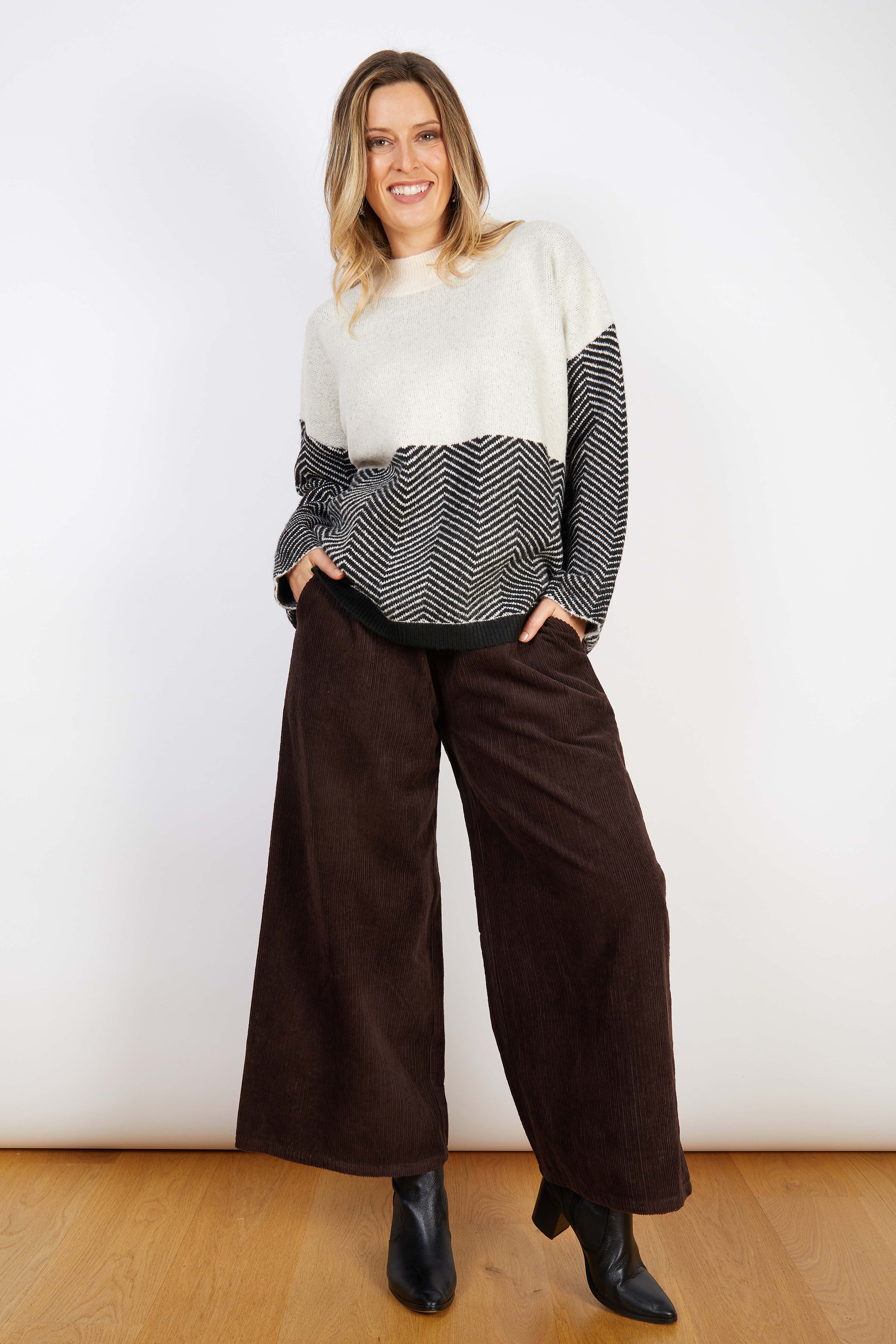 WOOL BLEND KNIT WHITE AND BLACK