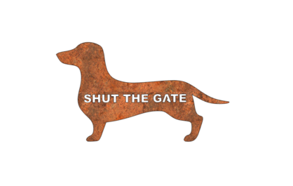Dachshund ‘Shut The Gate’  - Garden Art Decoration - Sausage Dog Owner Gift - Outdoor Wall Art - Rusty Metal Wall Decoration