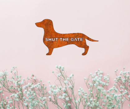 Dachshund ‘Shut The Gate’  - Garden Art Decoration - Sausage Dog Owner Gift - Outdoor Wall Art - Rusty Metal Wall Decoration