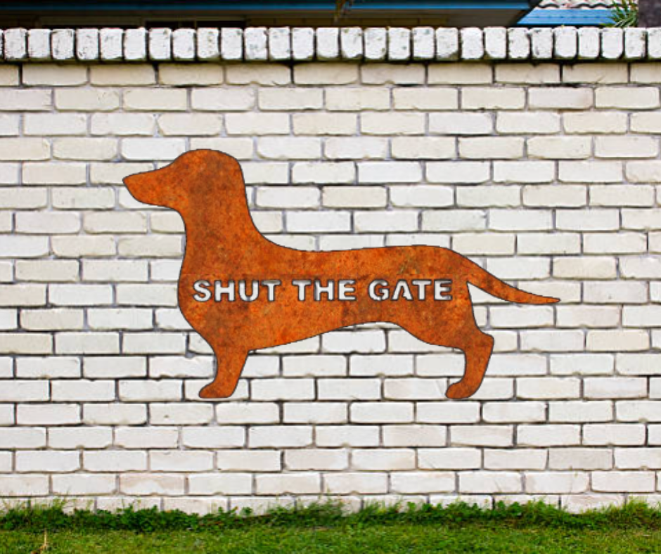 Dachshund ‘Shut The Gate’  - Garden Art Decoration - Sausage Dog Owner Gift - Outdoor Wall Art - Rusty Metal Wall Decoration