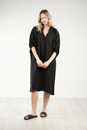 Orabella V-Neck Dress Black (With Pockets!)