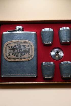 Harley-Davidson Flask & Shot Glass Set