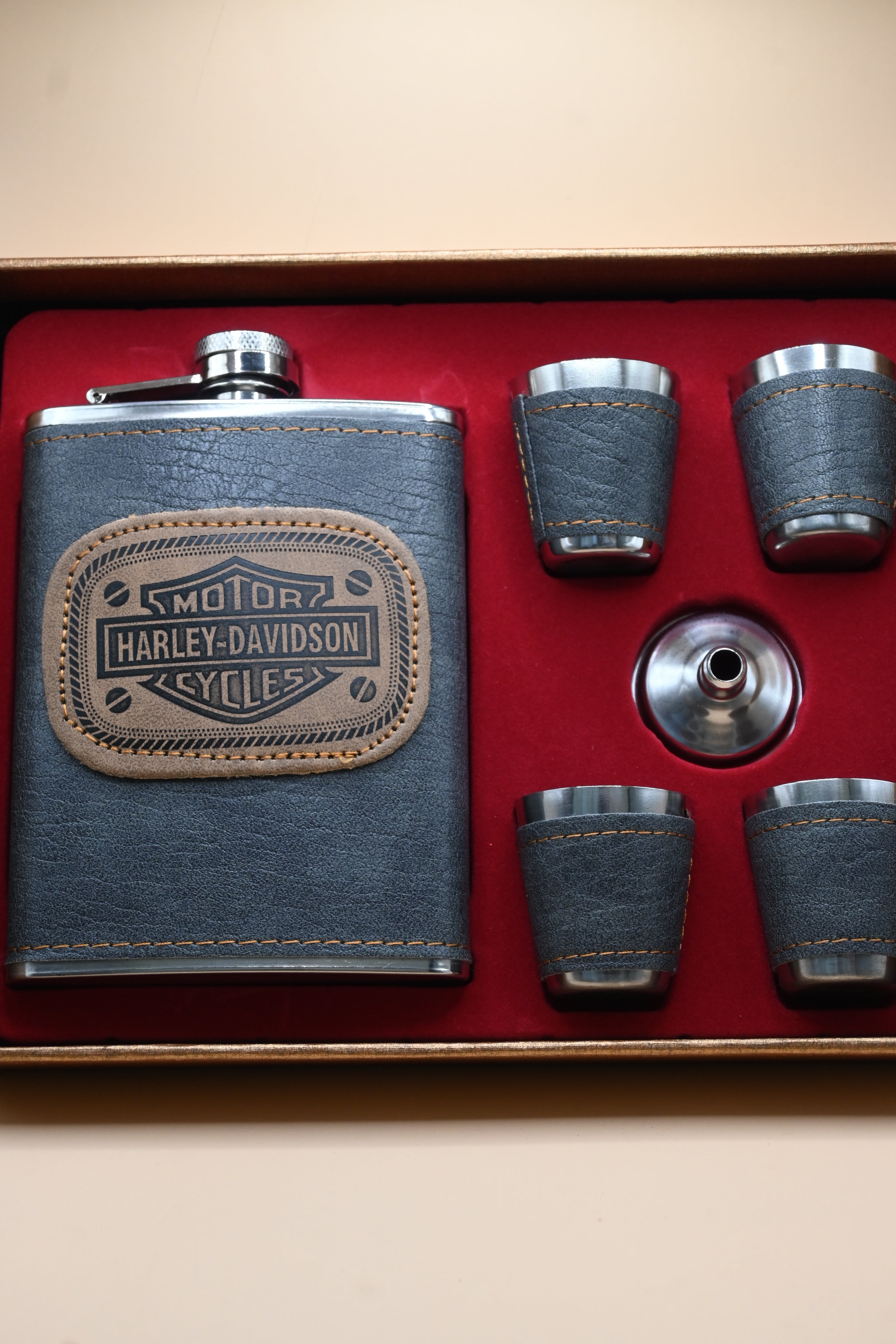 Harley-Davidson Flask & Shot Glass Set