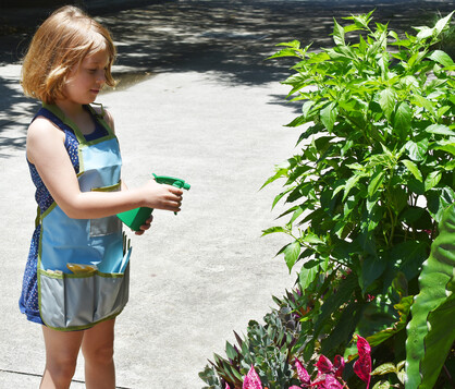 CALM & BREEZY KIDS GARDEN TOOL APRON
