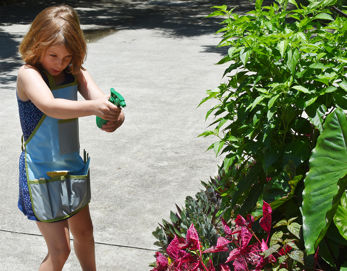 CALM & BREEZY KIDS GARDEN TOOL APRON