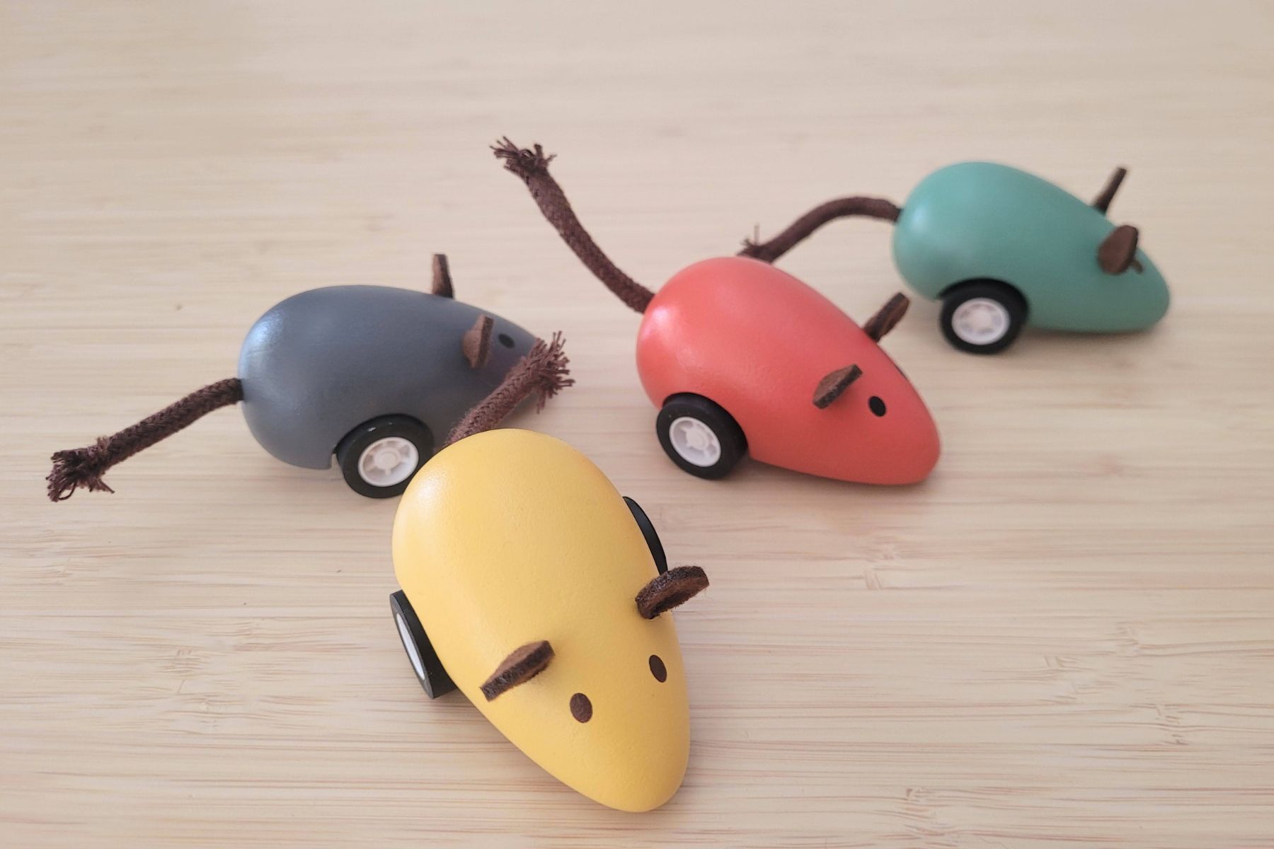 WOODEN PULL BACK MOUSE PACK OF 12