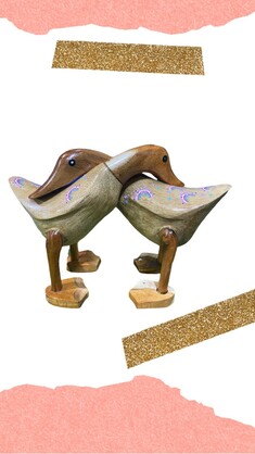 WOODEN DUCKS HUGGING - DESIGNS