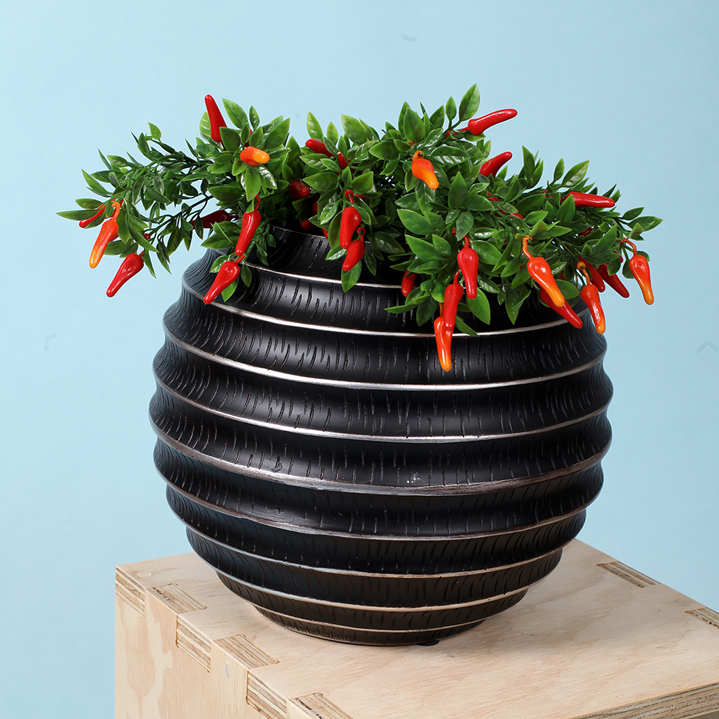 CZ001 -BLACK STIPED POT