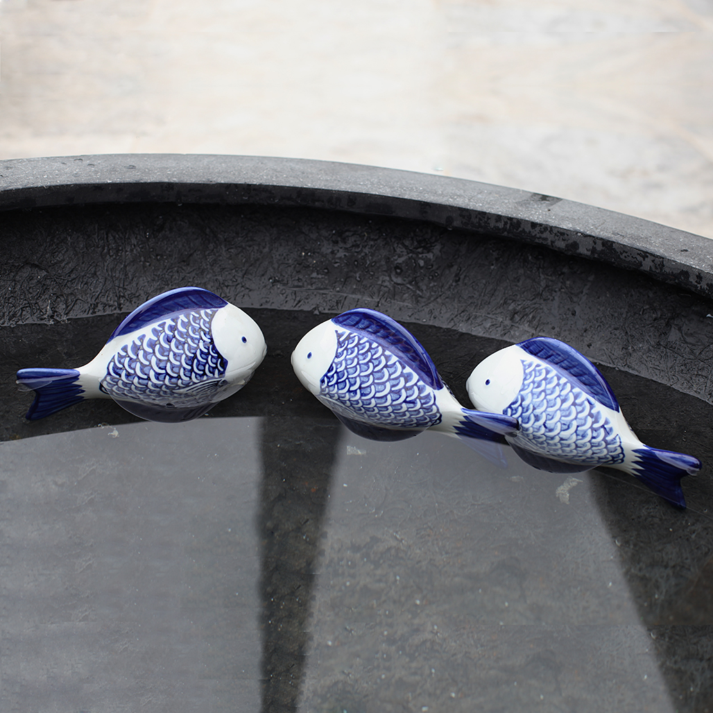 PE1022 - LARGE BLUE AND WHITE FISH